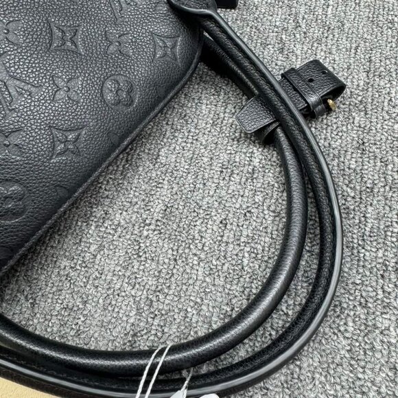 100%  Authentic Louis Vuitton Marais MM Empreinte Shoulder Bag - Picture 6 of 11